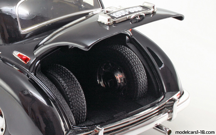 1955 - Mercedes 300 (W186) Ricko 1/18 (Черен) Багажник / Отварящи се фарове