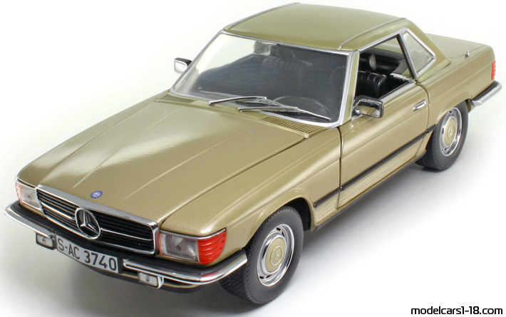 1977 - Mercedes 350 SL (R107) Chrono 1/18 (Злаетн) Предна лява страна