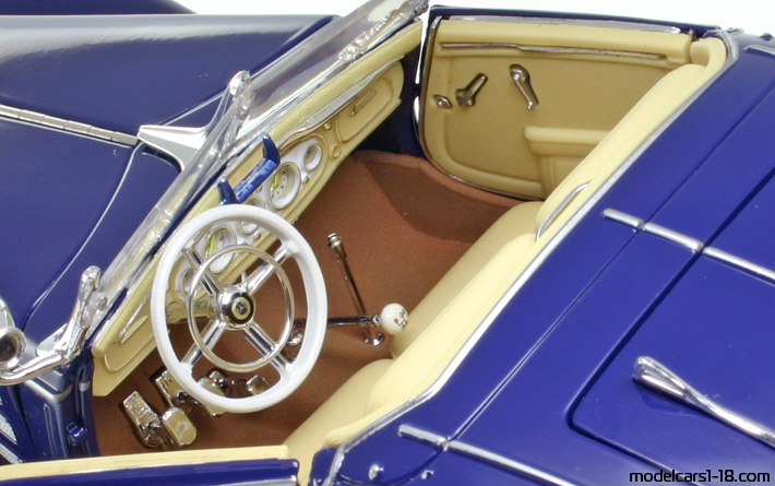 1936 - Mercedes 500 K (W29) Maisto 1/18 (Син) Интериор арматурно табло
