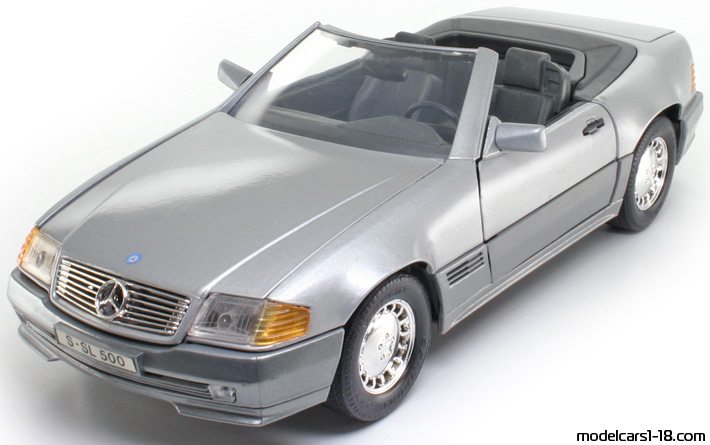 1989 - Mercedes 500 SL (R129) Maisto 1/18 (Син / Розов) Предна лява страна