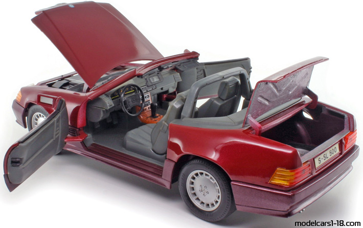 1989 - Mercedes 500 SL (R129) Maisto 1/18 (Червен / Червен) Отваряеми части