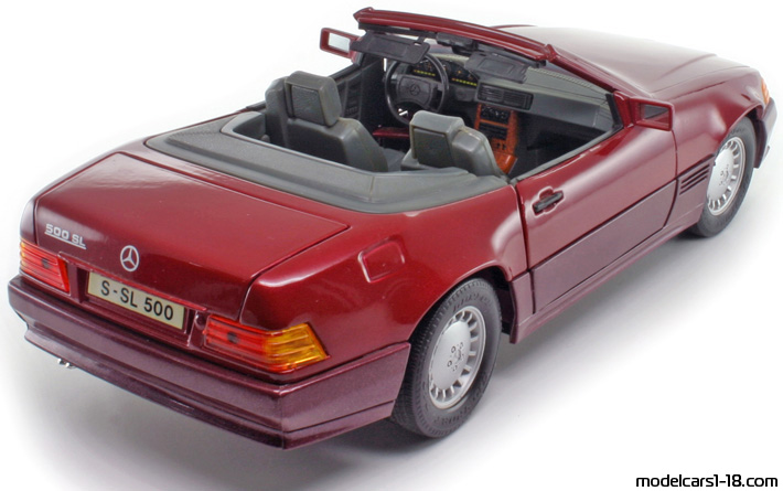 1989 - Mercedes 500 SL (R129) Maisto 1/18 (Червен / Червен) Задна дясна страна