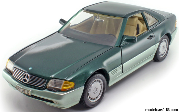 1989 - Mercedes 500 SL (R129) Revell 1/18 (Зелен / Бял) Предна лява страна