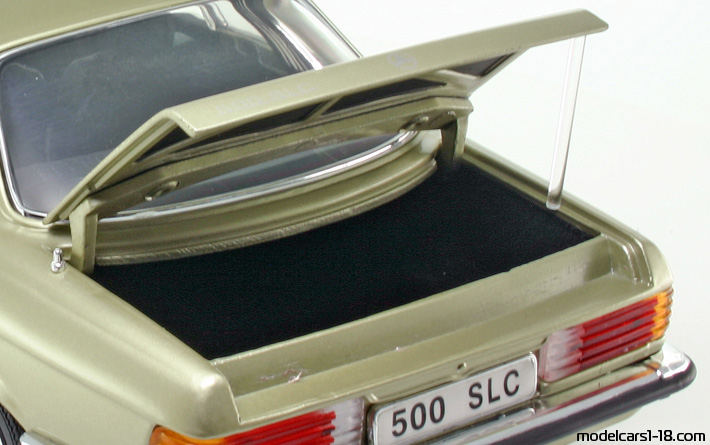 1981 - Mercedes 500 SLC (C107) Ricko 1/18 (Злаетн) Багажник / Отварящи се фарове
