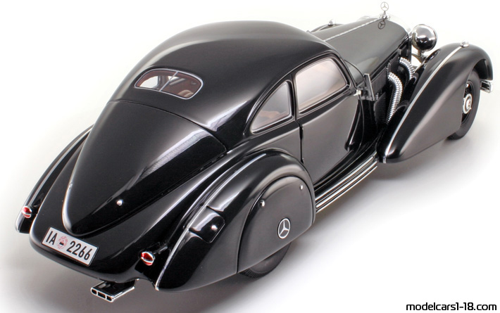 1938 - Mercedes 540 K Autobahn-Kurier (W24) BoS Models 1/18 (Черен) Задна дясна страна