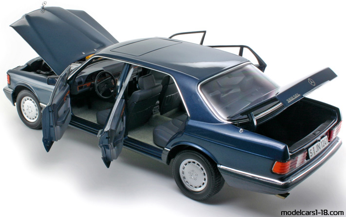 1988 - Mercedes 560 SEL (W126) Norev 1/18 (Червен / Сив) Отваряеми части