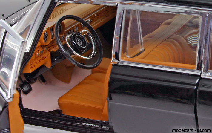 1966 - Mercedes 600 Pullman (W100) Sun Star 1/18 (Черен) Интериор арматурно табло