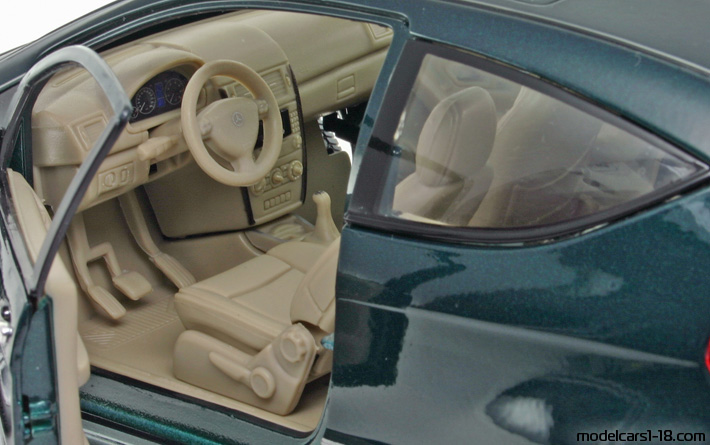 2008 - Mercedes A 200 (W169) Maisto 1/18 (Зелен) Интериор арматурно табло