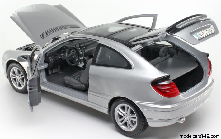 2001 - Mercedes C 200 Sportcoupe (CL203) Maisto 1/18 (Светло сребрист) Отваряеми части