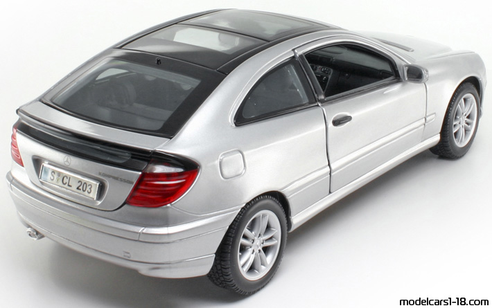 2001 - Mercedes C 200 Sportcoupe (CL203) Maisto 1/18 (Светло сребрист) Задна дясна страна