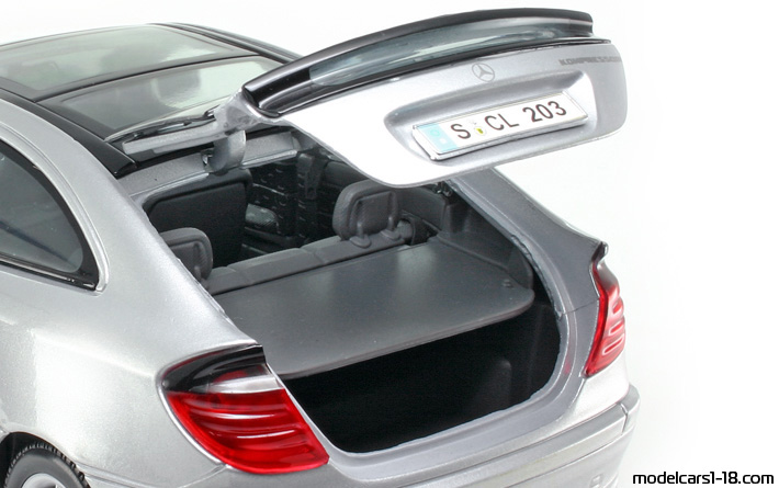 2001 - Mercedes C 200 Sportcoupe (CL203) Maisto 1/18 (Светло сребрист) Багажник / Отварящи се фарове