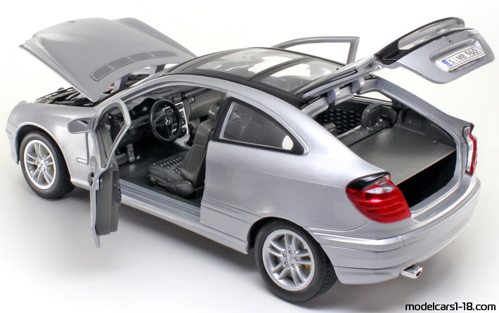2001 - Mercedes C 200 Sportcoupe (CL203) Welly 1/18 (Сребрист) Отваряеми части