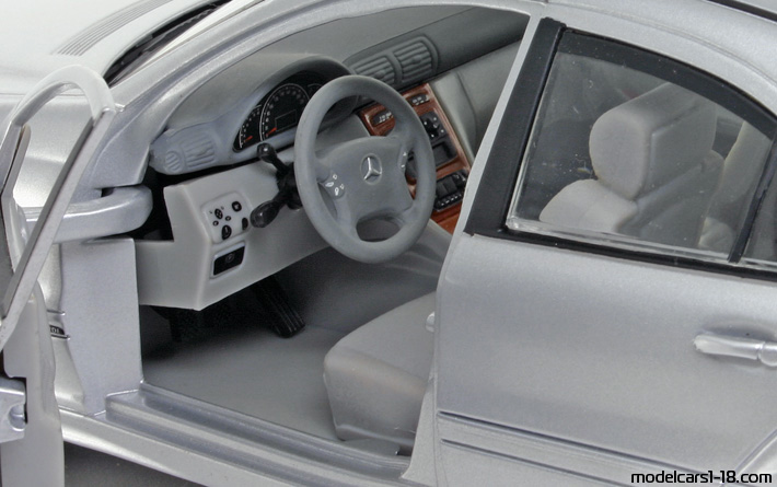 2000 - Mercedes C 320 (W203) Anson 1/18 (Сребрист) Интериор арматурно табло