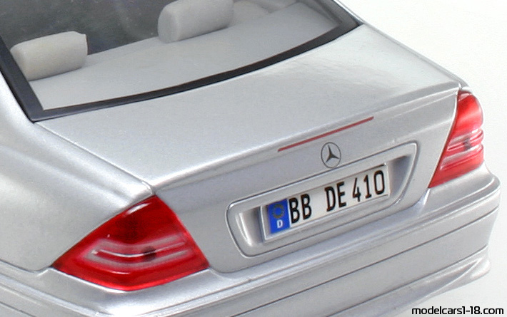 2000 - Mercedes C 320 (W203) Anson 1/18 (Сребрист) Багажник / Отварящи се фарове