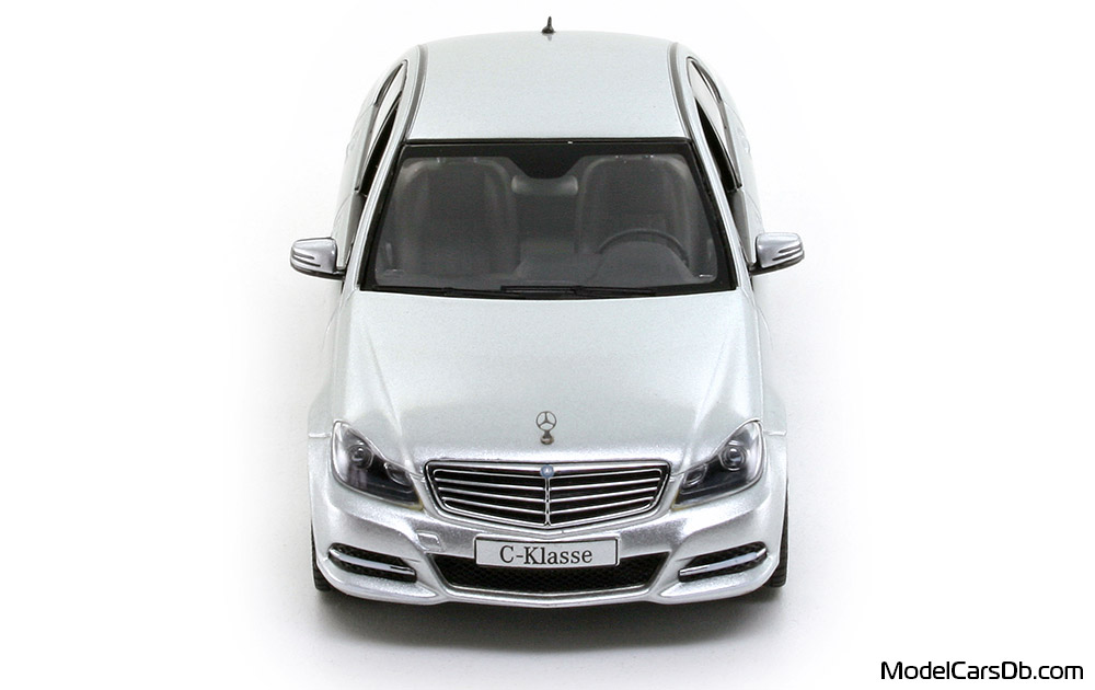 2007 - Mercedes C 350 (W204) Schuco 1/43 (Сребрист) Предница