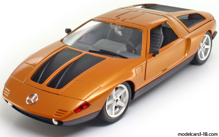 1969 - Mercedes C111 Concept Guiloy 1/18 (Оранжев / Черен) Предна лява страна