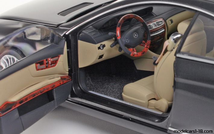 2006 - Mercedes CL 500 (C216) AutoArt 1/18 (Черен) Интериор арматурно табло