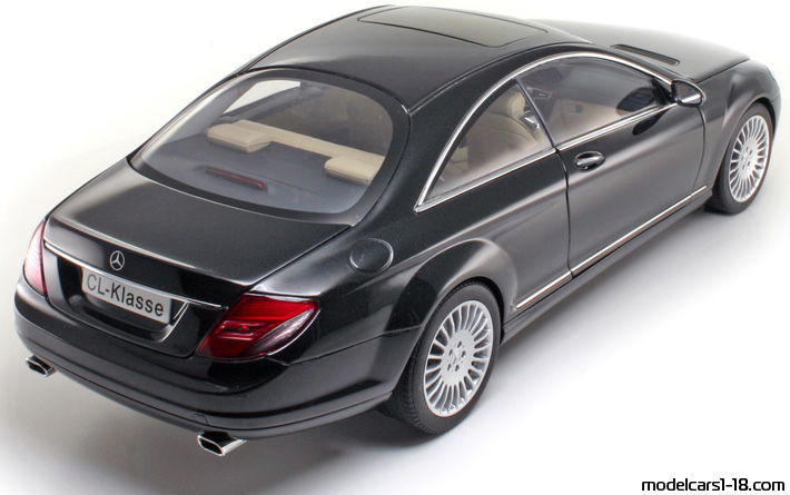 2006 - Mercedes CL 500 (C216) AutoArt 1/18 (Черен) Задна дясна страна