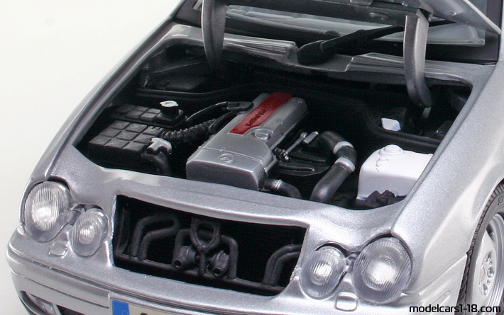 1997 - Mercedes CLK 320 (C208) Anson 1/18 (Сребрист) Двигател