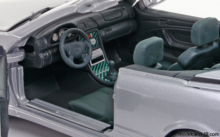 1997 - Mercedes CLK 320 (C208) Anson 1/18 (Сребрист) Интериор арматурно табло