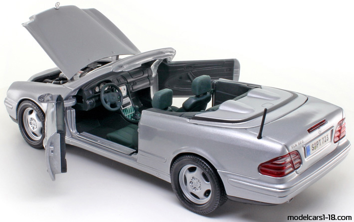 1997 - Mercedes CLK 320 (C208) Anson 1/18 (Сребрист) Отваряеми части