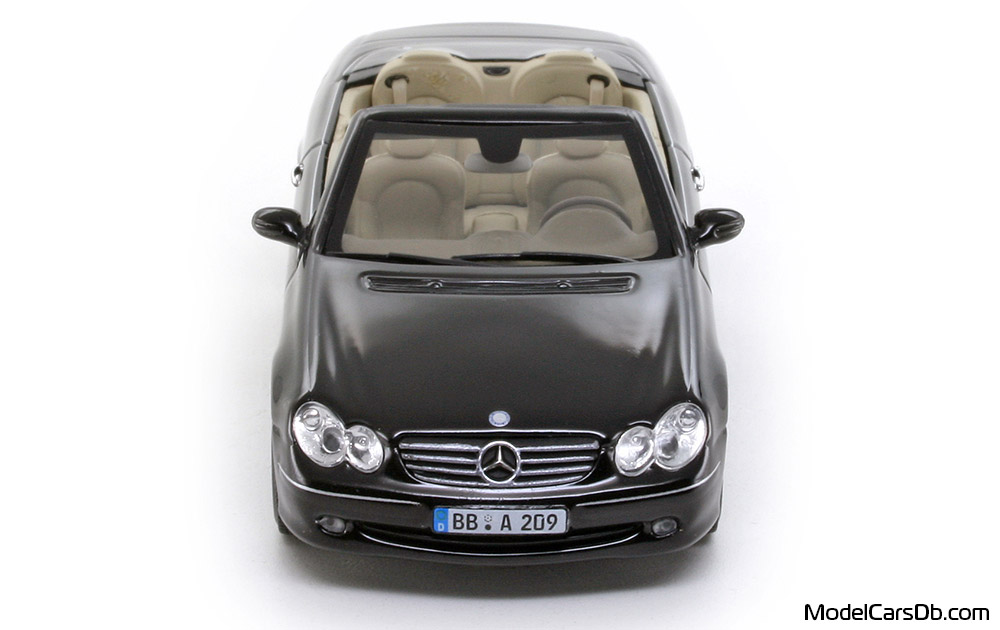 2003 - Mercedes CLK 320 Cabriolet (A209) Minichamps 1/43 (Black) Предница