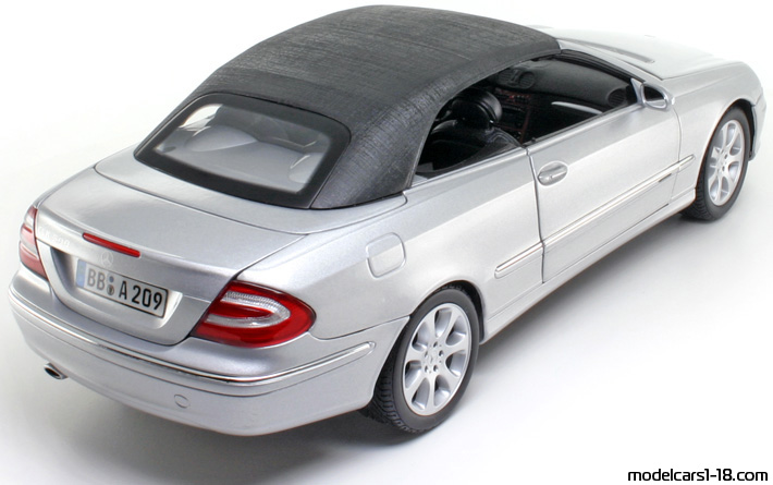 2003 - Mercedes CLK 500 (A209) Kyosho 1/18 (Светло сребрист) Задна дясна страна