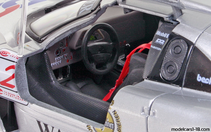 1998 - Mercedes CLK LM Maisto 1/18 (Сребрист) Интериор арматурно табло