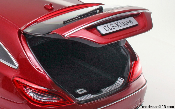 2012 - Mercedes CLS Shooting Brake (X218) Norev 1/18 (Червен) Багажник / Отварящи се фарове
