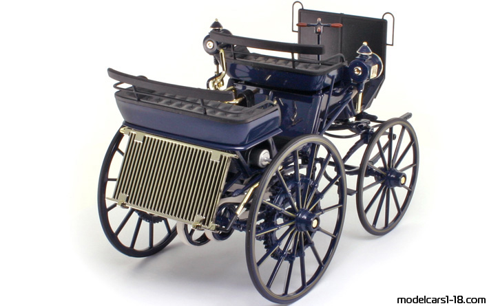 1886 - Mercedes Daimler Motor Carriage Norev 1/18 (Син) Задна дясна страна