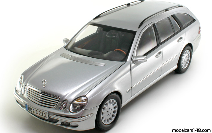 2002 - Mercedes E 320 T (S211) Kyosho 1/18 (Сребрист) Предна лява страна