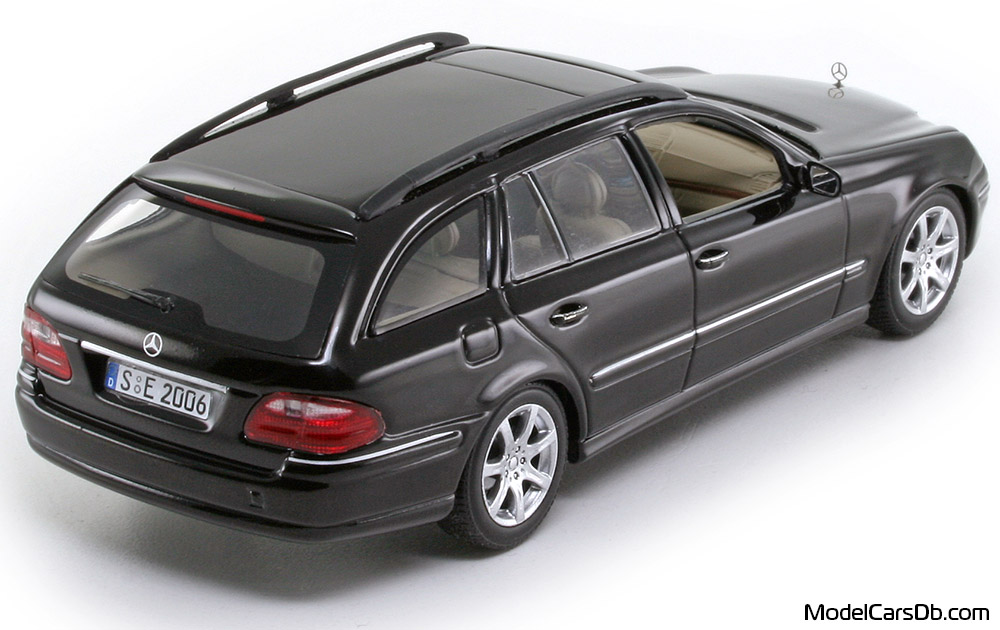 2006 - Mercedes E 350 T (S211) Minichamps 1/43 (Черен) Задна дясна страна
