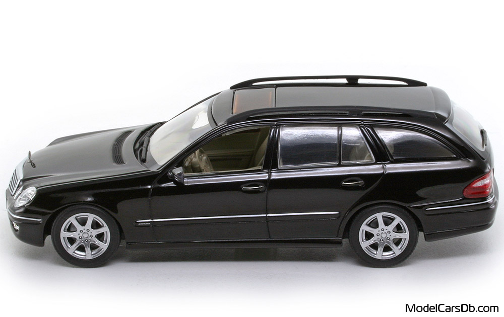 2006 - Mercedes E 350 T (S211) Minichamps 1/43 (Черен) Страна