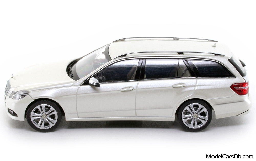 2009 - Mercedes E 350 T (S212) Schuco 1/43 (Бял) Страна