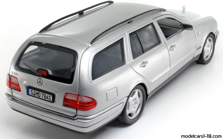 1998 - Mercedes E 420 (W210) Anson 1/18 (Сребрист) Задна дясна страна
