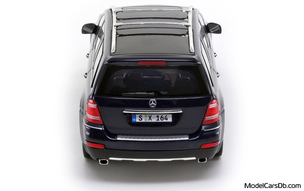 2006 - Mercedes GL 500 (X164) Minichamps 1/43 (Син) Задница