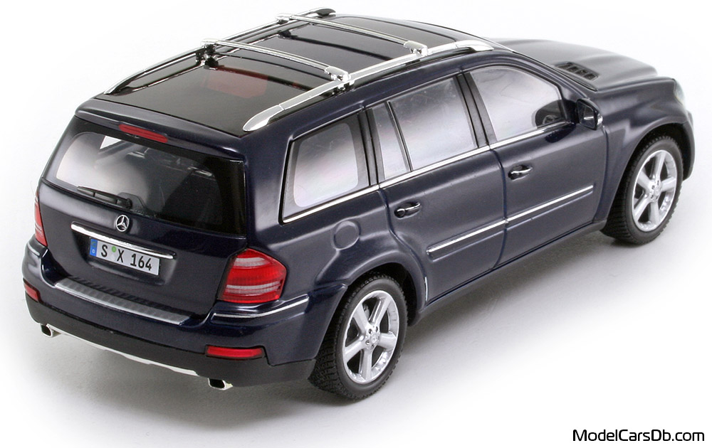 2006 - Mercedes GL 500 (X164) Minichamps 1/43 (Син) Задна дясна страна