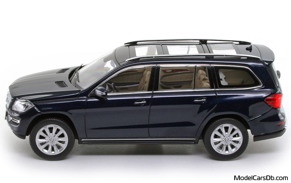 2012 - Mercedes GL 500 (X166) Norev 1/43 (Син) Страна