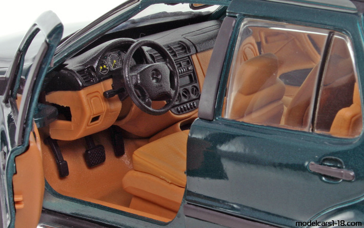 1997 - Mercedes ML 320 (W163) Maisto 1/18 (Зелен) Интериор арматурно табло