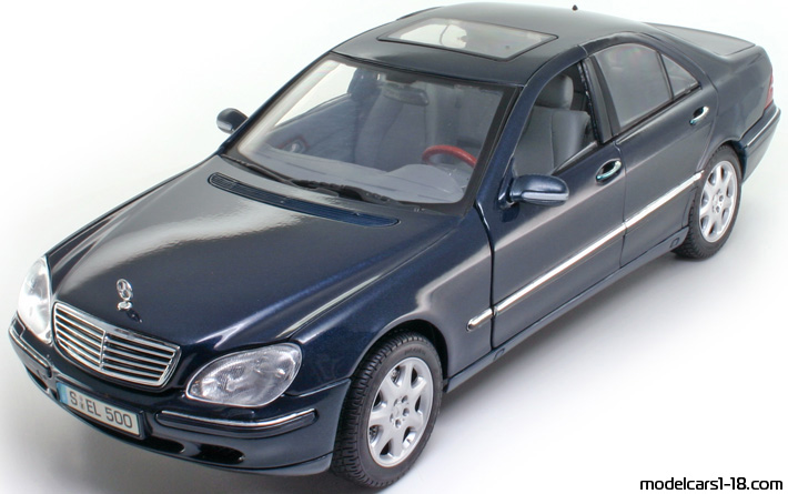 1999 - Mercedes S 500 (W220) Maisto 1/18 (Син) Предна лява страна