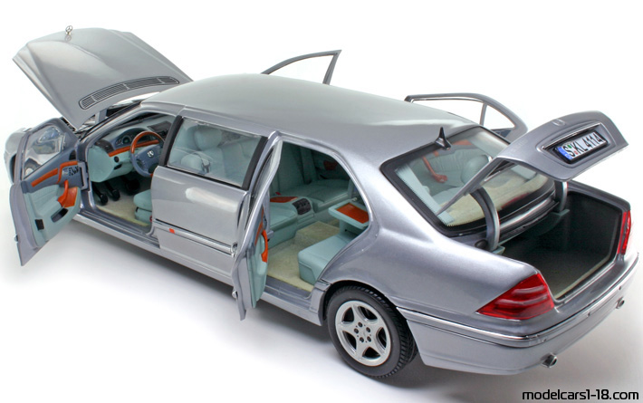 2000 - Mercedes S 600 Pullman (W220) Sun Star 1/18 (Сребрист) Отваряеми части