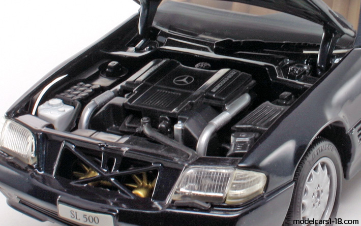 1997 - Mercedes SL 500 (R129) Revell 1/18 (Черен) Двигател