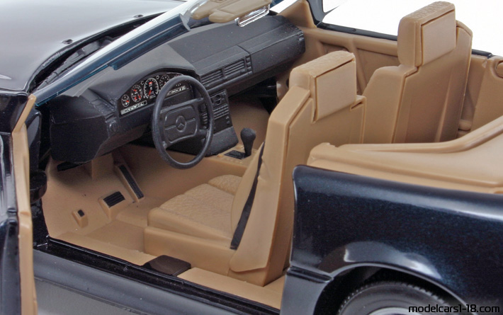 1997 - Mercedes SL 500 (R129) Revell 1/18 (Черен) Интериор арматурно табло
