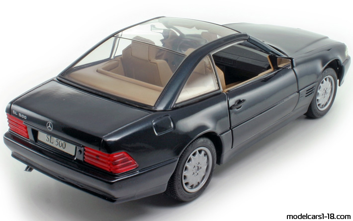 1997 - Mercedes SL 500 (R129) Revell 1/18 (Черен) Задна дясна страна