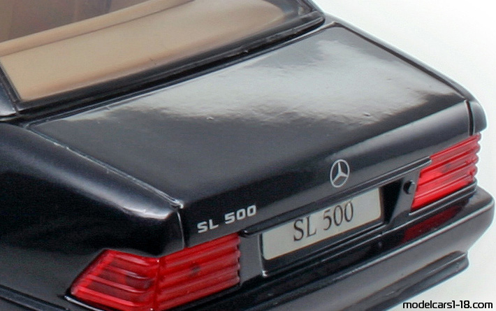 1997 - Mercedes SL 500 (R129) Revell 1/18 (Черен) Багажник / Отварящи се фарове