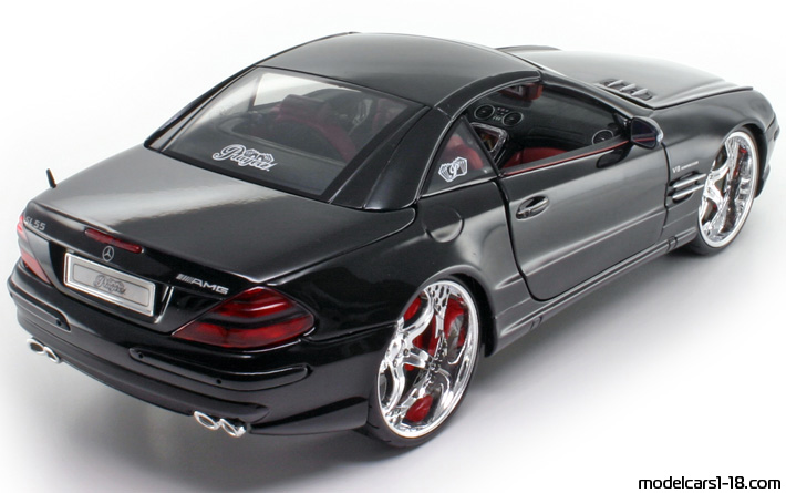 2001 - Mercedes SL 55 AMG (R230) Maisto 1/18 (Черен) Задна дясна страна