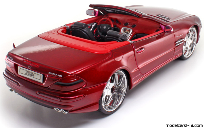 2001 - Mercedes SL 55 AMG (R230) Maisto 1/18 (Червен) Задна дясна страна