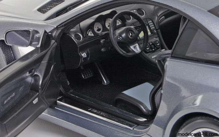 2009 - Mercedes SL 65 AMG Black Series (R230) Minichamps 1/18 (Сив) Интериор арматурно табло