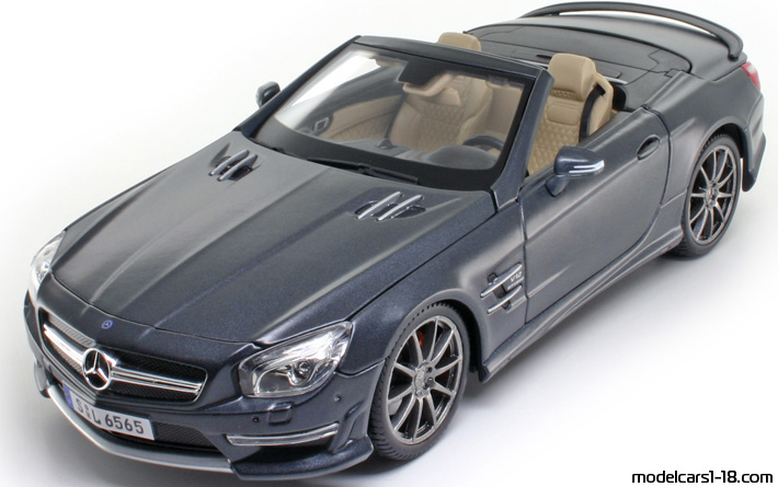 2012 - Mercedes SL 65 AMG (R231) Maisto 1/18 (Сив) Предна лява страна