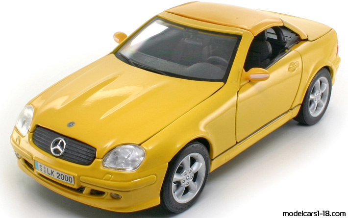 2001 - Mercedes SLK 230 (R170) Maisto 1/18 (Yellow) Предна лява страна